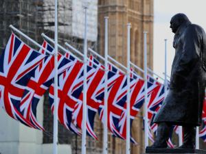 Applications open for several major UK, Ireland scholarships 
